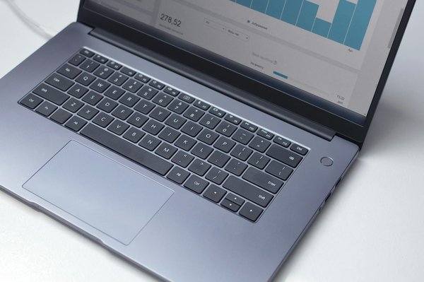 Exploring the impact of iot on uk marketing strategies: a deep dive